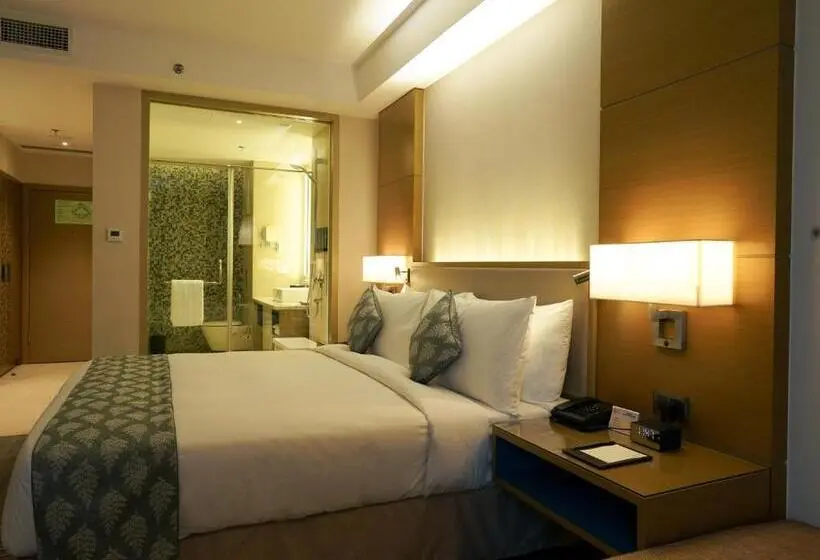 キングサイズベッドのデラックスルーム, Gokulam Grand Trivandrum