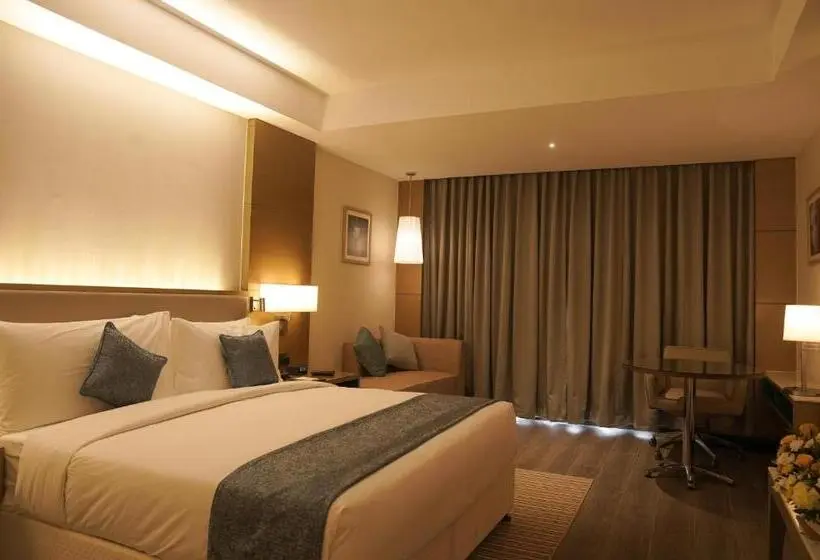 キングサイズベッドのデラックスルーム, Gokulam Grand Trivandrum