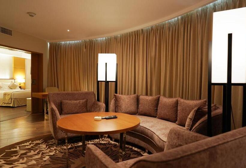 Люкс Вид на Город, Gokulam Grand Trivandrum