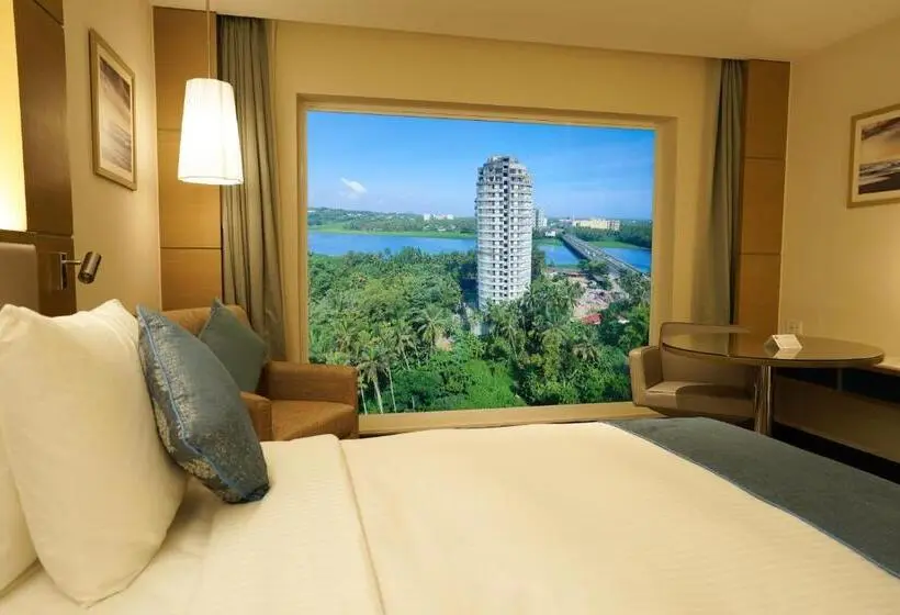 キングサイズベッドのスーペリアルーム, Gokulam Grand Trivandrum
