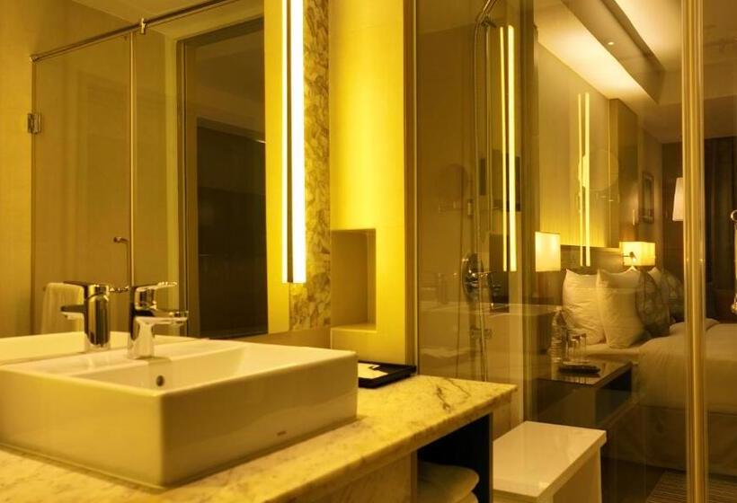 디럭스 룸 킹사이즈 침대, Gokulam Grand Trivandrum