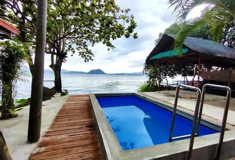 デラックスファミリールーム, Leynes Taal Lake Resort And Hostel