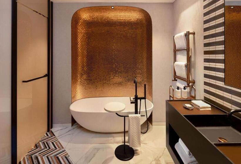 اتاق لوکس, Paragraph Freedom Square, A Luxury Collection Hotel, Tbilisi