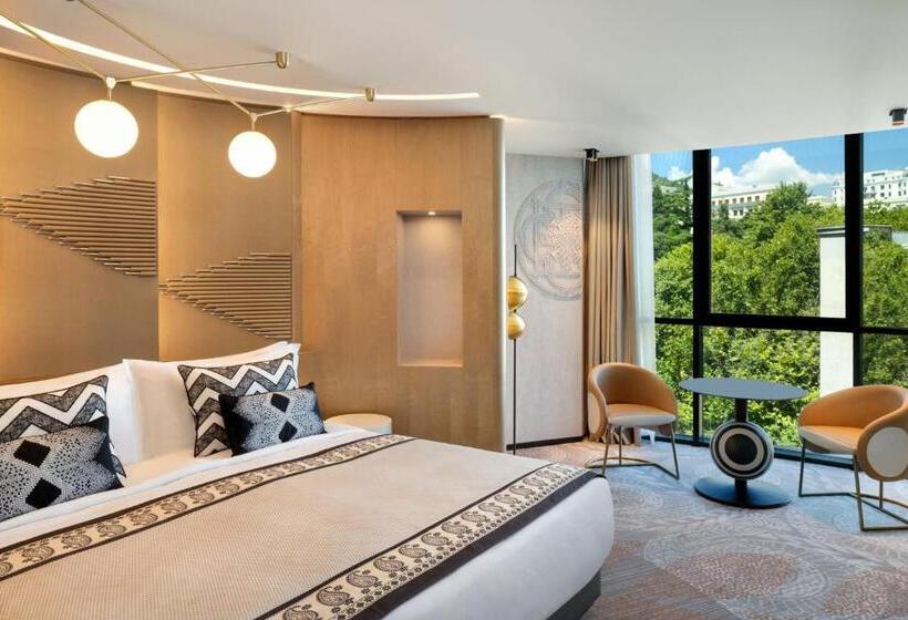 سوییت اجرایی, Paragraph Freedom Square, A Luxury Collection Hotel, Tbilisi