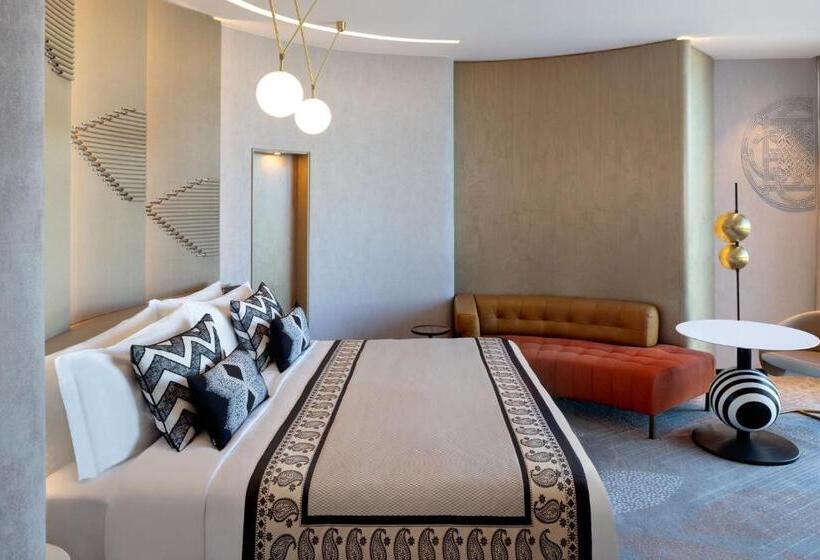 سوییت اجرایی, Paragraph Freedom Square, A Luxury Collection Hotel, Tbilisi