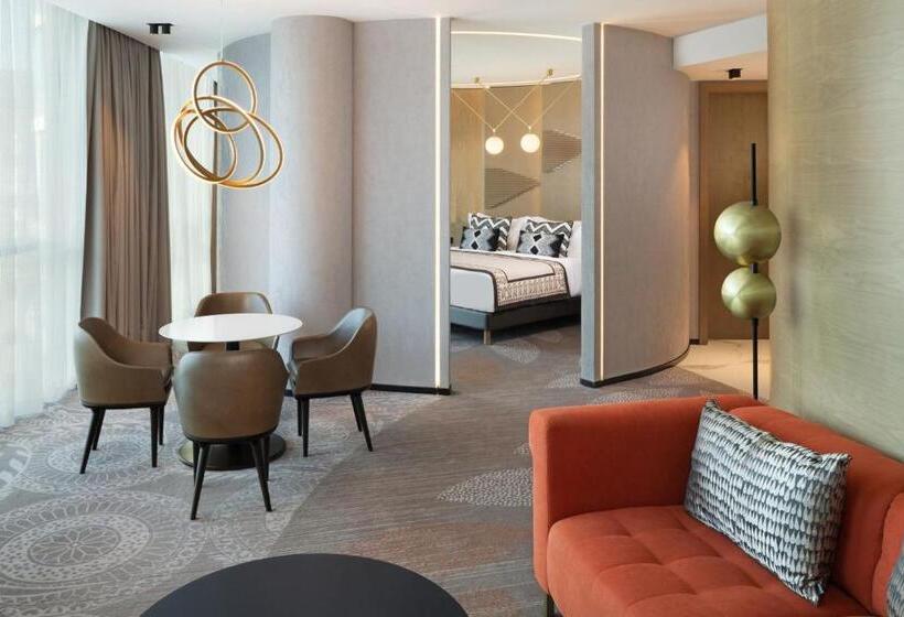 سوییت جونیور اجرایی, Paragraph Freedom Square, A Luxury Collection Hotel, Tbilisi