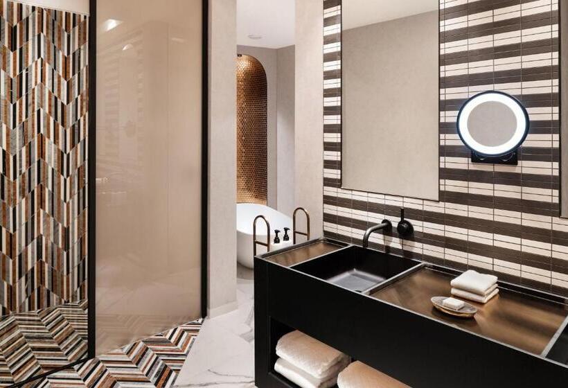 سوئیت پریمیوم, Paragraph Freedom Square, A Luxury Collection Hotel, Tbilisi