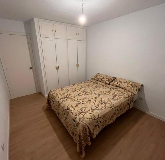 带共用浴室的标准房间, Mars Suites Alondra