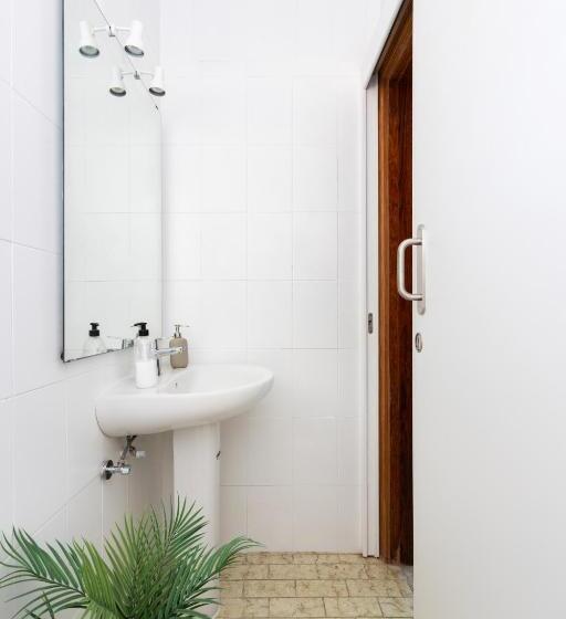 חדר דלוקס לארבעה, Eden Rentals 106 Surfy Stylish Bed&coffee Room