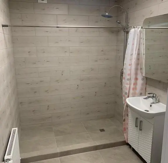 اتاق استاندارد چهار تخته, Villa Roza Guest House