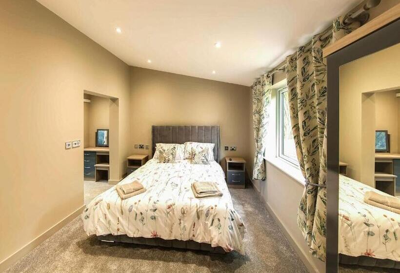 בית, 4 חדרי שינה, Noahs Retreat