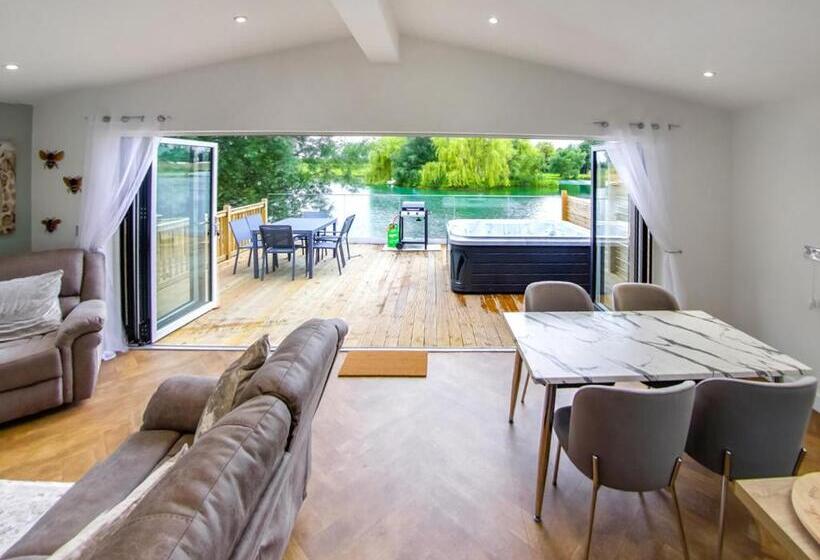 ４ベッドルームハウス, Noahs Retreat