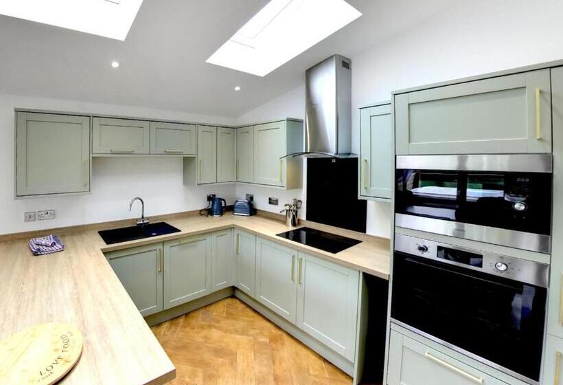 בית, 2 חדרי שינה, Noahs Retreat