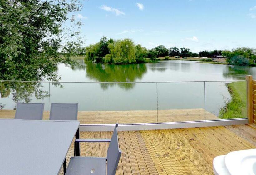 בית, 4 חדרי שינה, Noahs Retreat