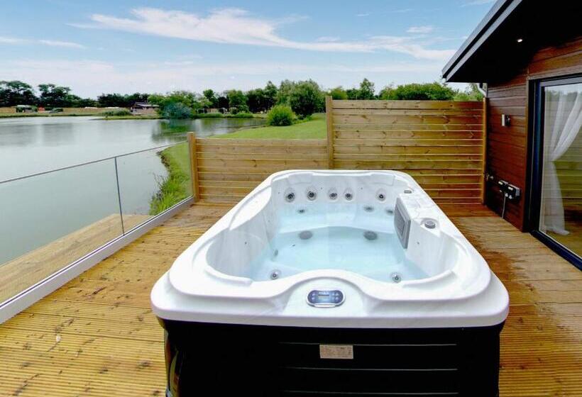 בית, 4 חדרי שינה, Noahs Retreat