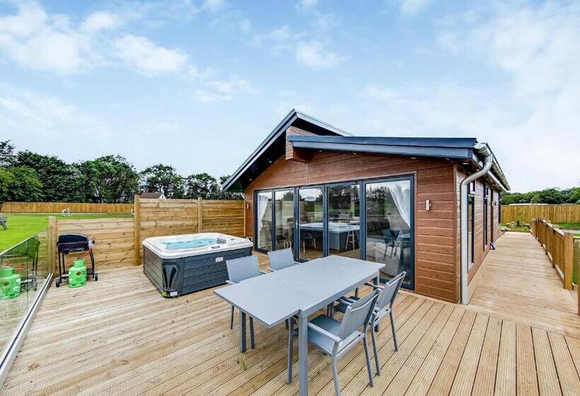 בית, 4 חדרי שינה, Noahs Retreat