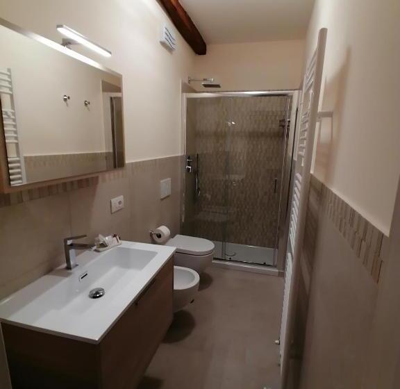 חדר דלוקס, Dimo  Rè