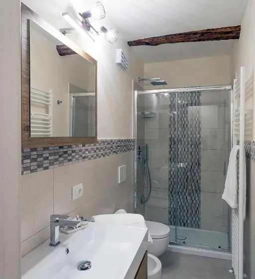 Executive Suite, Dimo  Rè