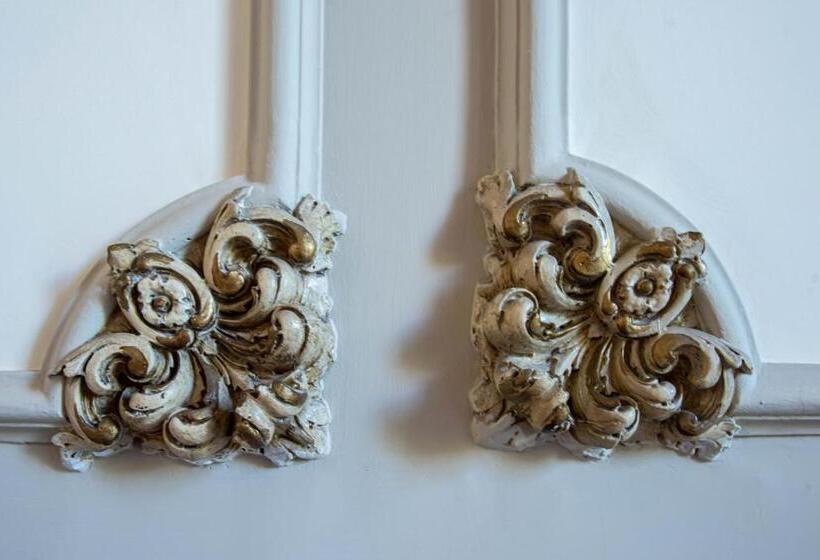 غرفة ديلوكس مزودة بشرفة, Epoque Bed And Breakfast