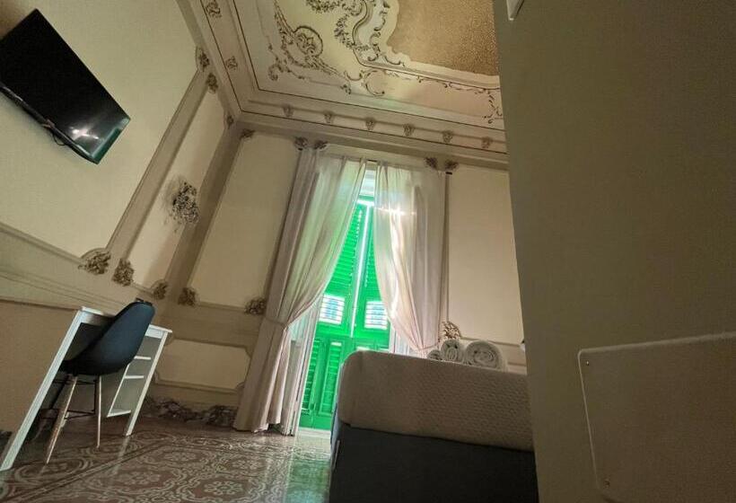 غرفة ديلوكس مزودة بشرفة, Epoque Bed And Breakfast