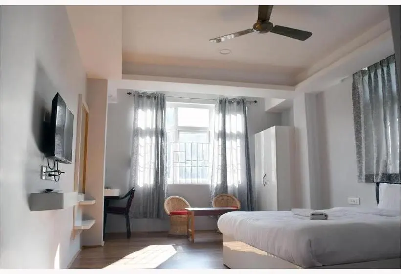 Habitació Triple Clàssica, Dug Inn