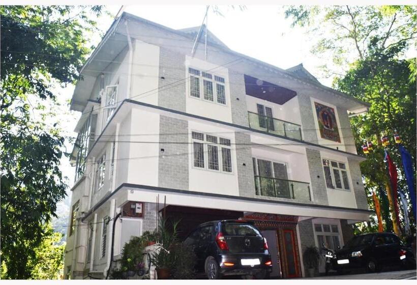 Номер Стандарт, Dug Inn