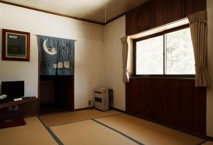 غرفة إقتصادية, Pension Folklore