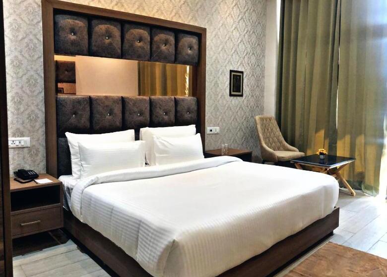 エクゼクティブルーム, Spt Clarks Inn Suite, Mandi