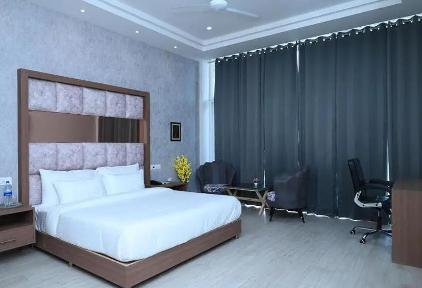 Premium room with river view, Spt Clarks Inn Suite, Mandi