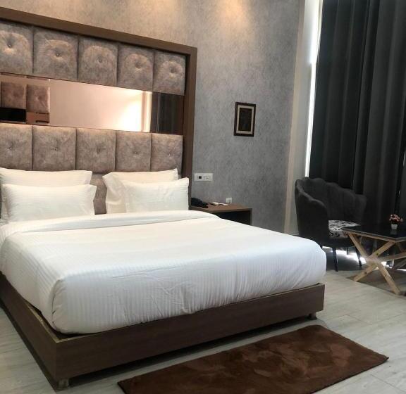 Premium room with river view, Spt Clarks Inn Suite, Mandi