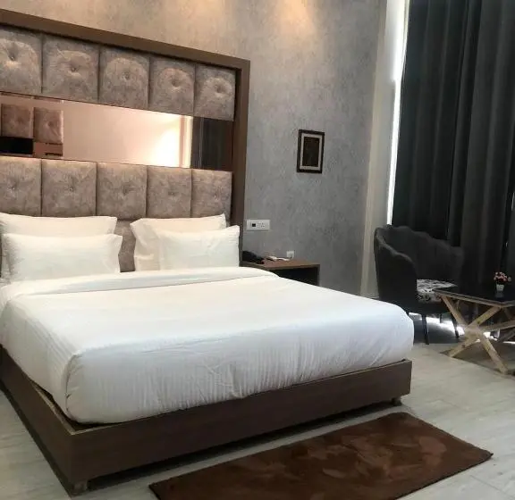 Premium room with river view, Spt Clarks Inn Suite, Mandi