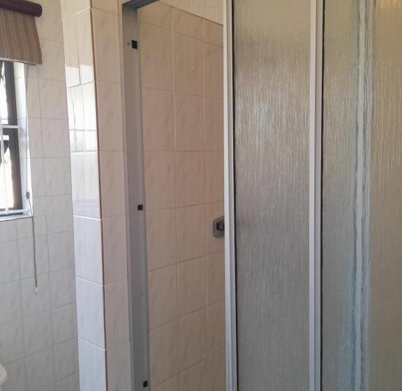 غرفة قياسية مطلّة علي الحديقة, Chappel Hide Out