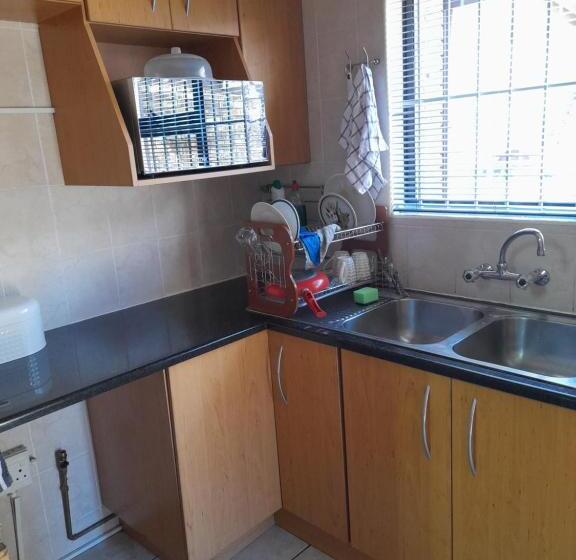 بنجلو ديلوكس, Chappel Hide Out