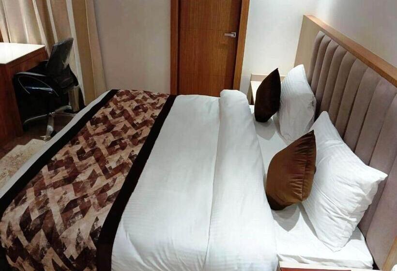 Superior Rum, Country Green Hotel & Banquet