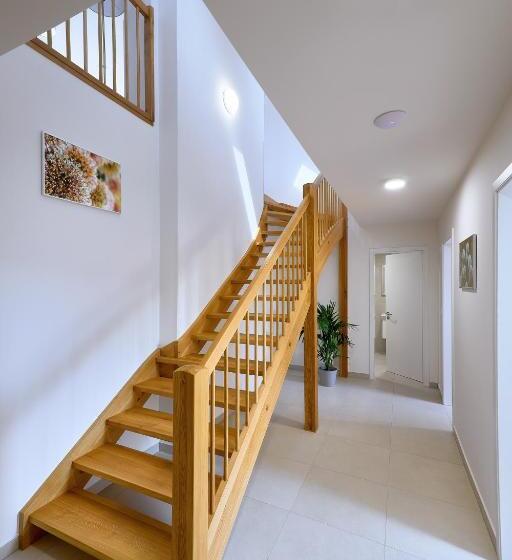 1 Bedroom Penthouse Apartment, Downtown Suites Rubesova