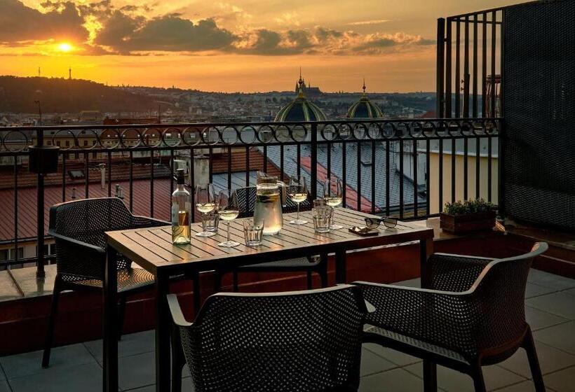 1 Bedroom Penthouse Apartment, Downtown Suites Rubesova