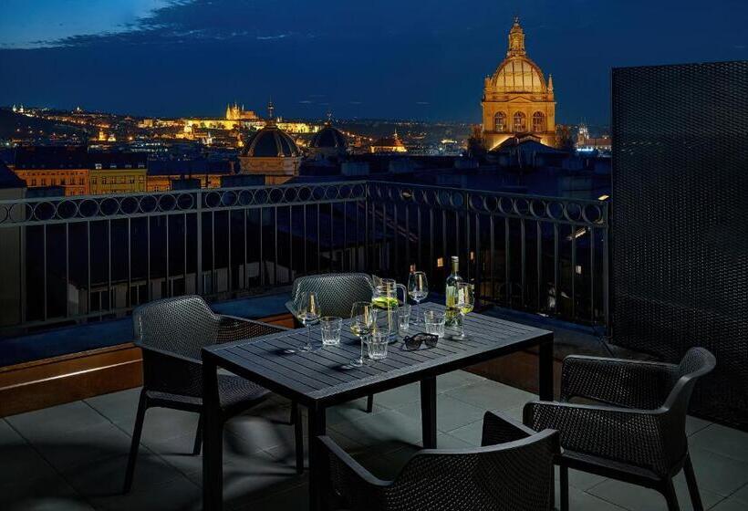 1 Bedroom Penthouse Apartment, Downtown Suites Rubesova