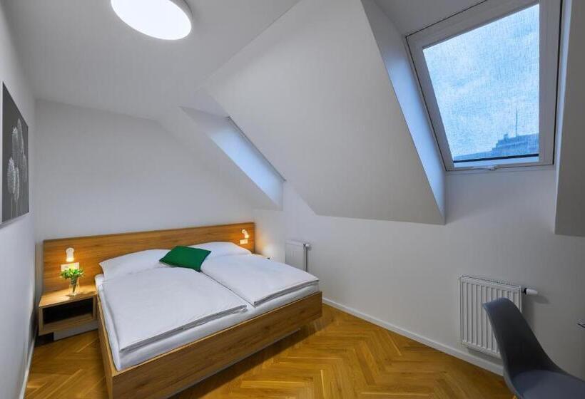 1 Bedroom Penthouse Apartment, Downtown Suites Rubesova