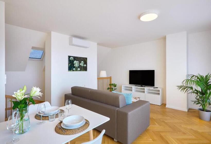 1 Bedroom Penthouse Apartment, Downtown Suites Rubesova