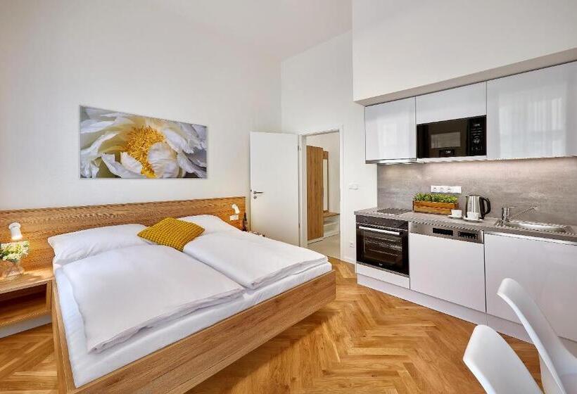 استودیوی سوپریور, Downtown Suites Rubesova