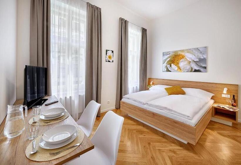 استودیوی سوپریور, Downtown Suites Rubesova