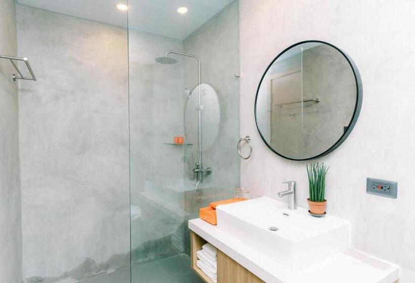 디럭스 스위트, Levo