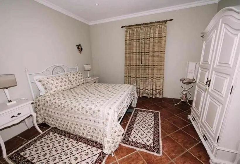 Talo 3 Makuuhuonetta, Outeiro Do álamo Casa Paradise T3