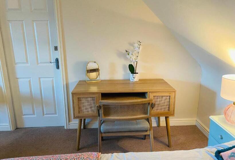 Номер Стандарт Вид на Парк, Number 2, Spacious Rooms, Near Ironbridge!