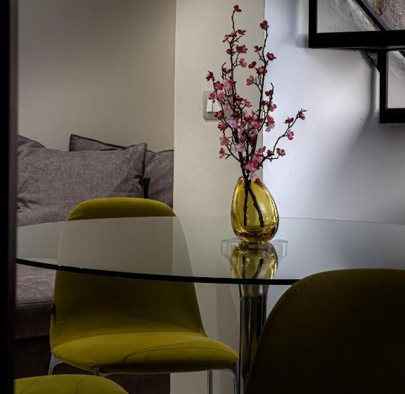 家庭间, Palazzo Maqueda