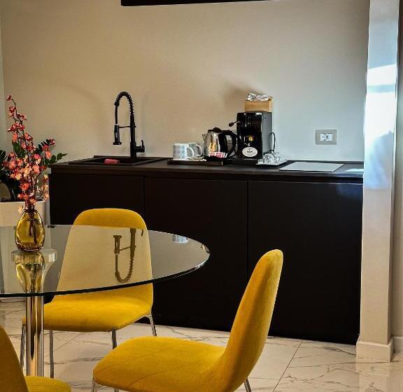 家庭间, Palazzo Maqueda