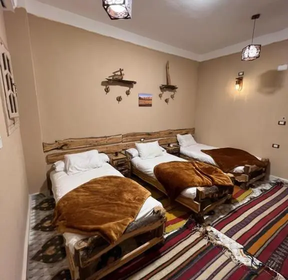 اتاق استاندارد سه نفره, People To People Siwa