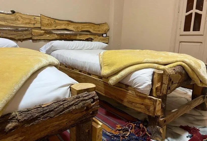 اتاق استاندارد سه تخته با بالکن, People To People Siwa