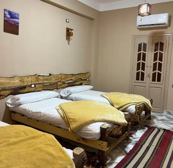اتاق استاندارد سه تخته با بالکن, People To People Siwa