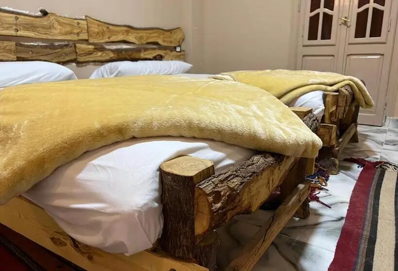 اتاق استاندارد سه تخته با بالکن, People To People Siwa